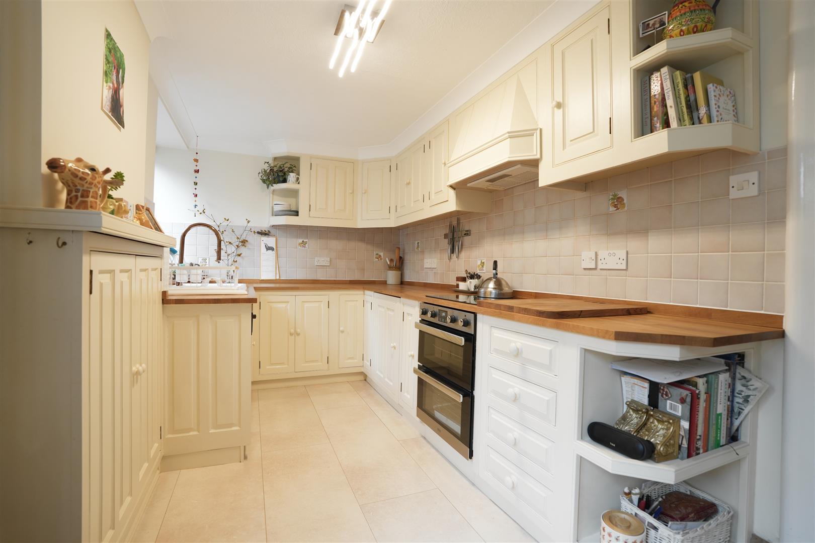 R53Hq_XO3UO3WUBb0wdM