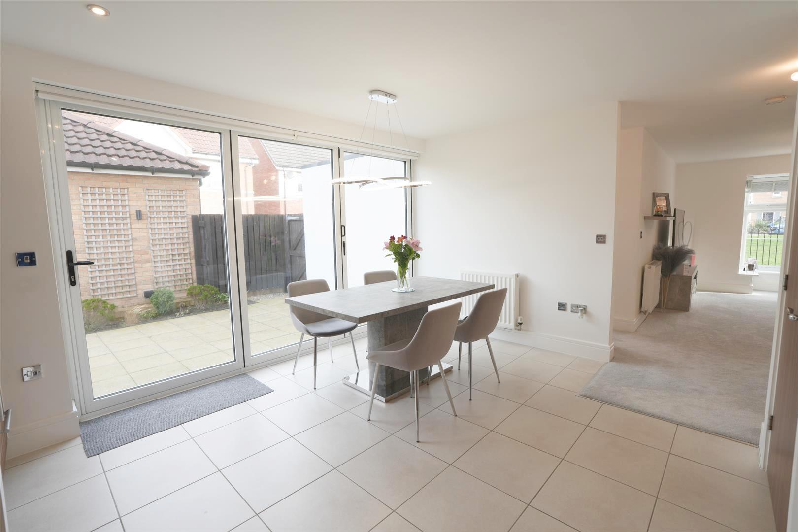 Rear Ratio Bifolds/V