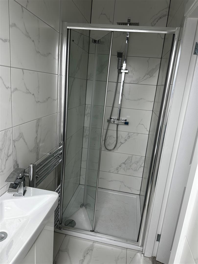 ensuite.jpg
